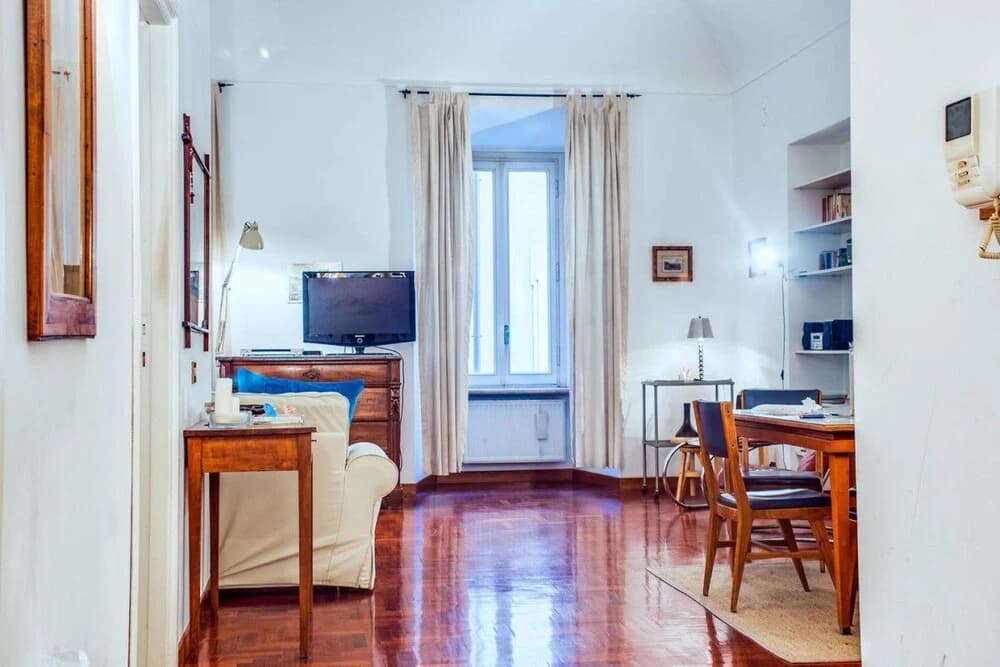 Well Decorated Flat With Amazing Central Location! - photo 2