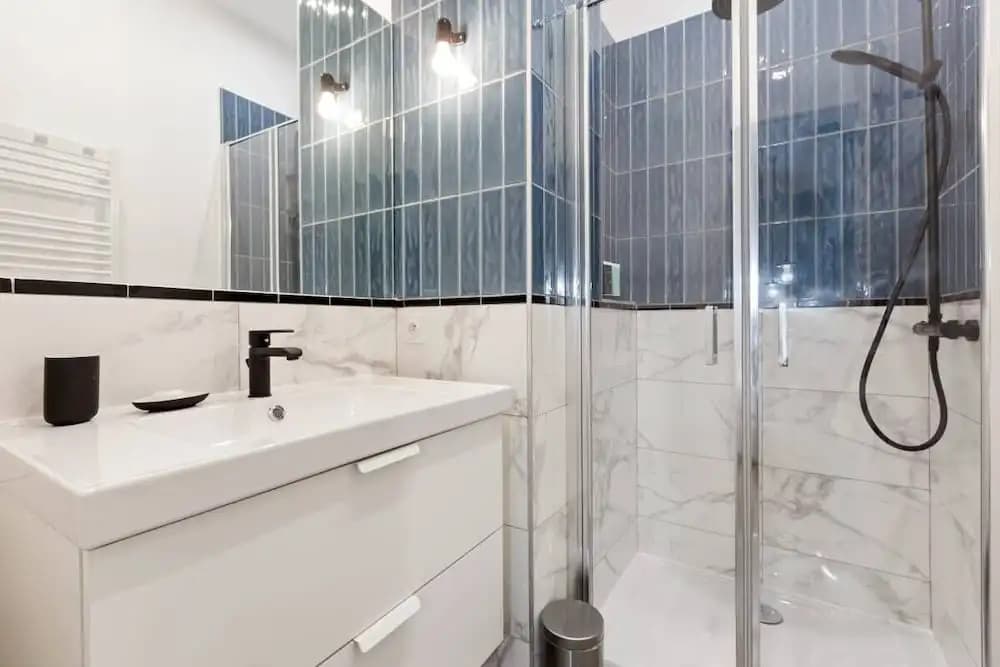 Chic & Contemporary Apartment With Two Bedroom - photo 8