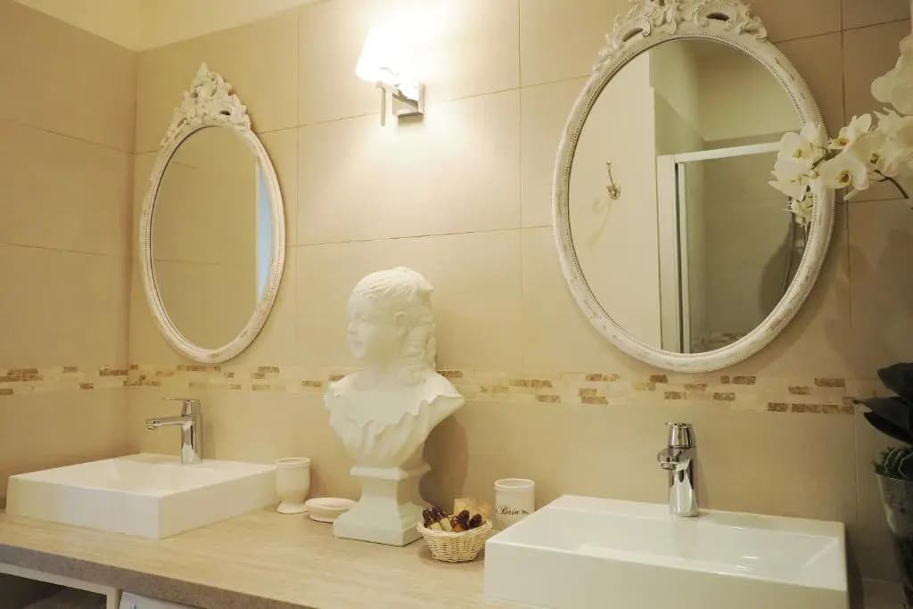 Saint Germain Elegant ChicSuites - photo 7