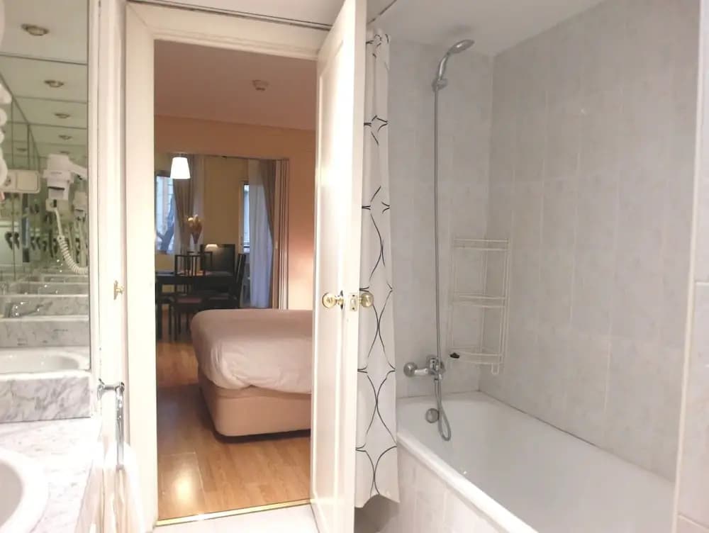 DFlat Escultor Madrid 106 Apartments - photo 8