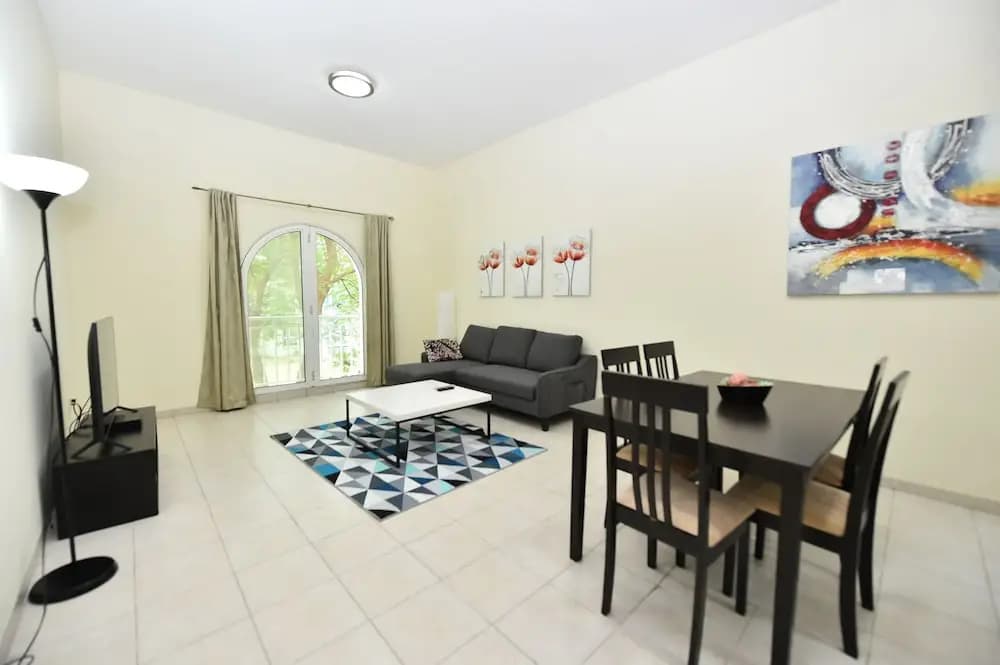 BRID - Spacious 1 Bed with garden view - photo 5