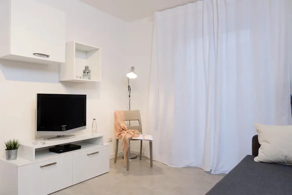 Hintown - Marina's White Apartment - photo 5