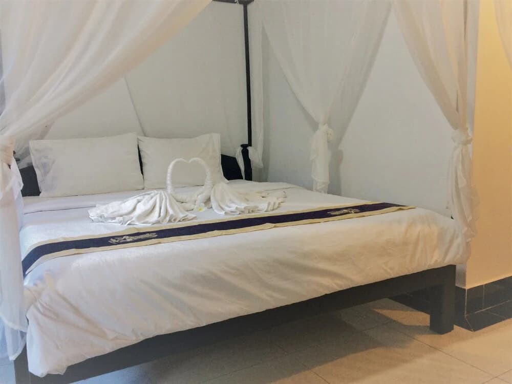 Huylin Angkor Boutique - photo 4