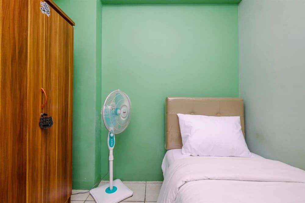 Minimalist And Cozy Style 2Br At Green Pramuka City Apartment - photo 3