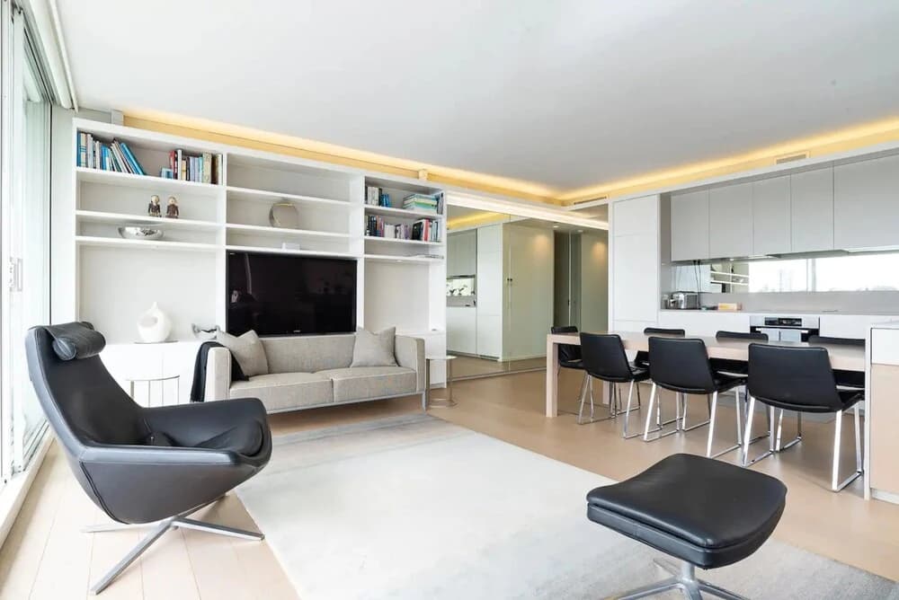 2 Bedroom Apartment with Bay View - photo 2