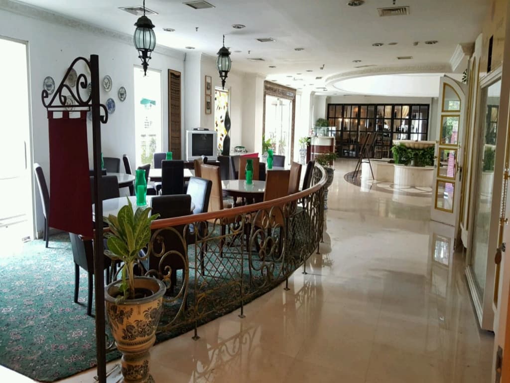 Toeti Roosseno Plaza - photo 2