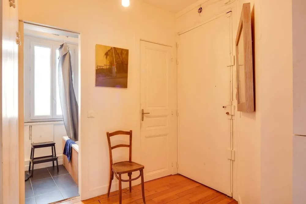 Typical Parisian Apartment Near "Le Palais des Glaces" - photo 3