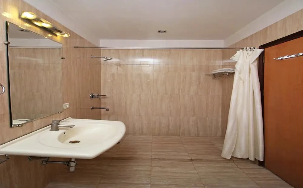 OYO 5915 Hotel Swagath - photo 8