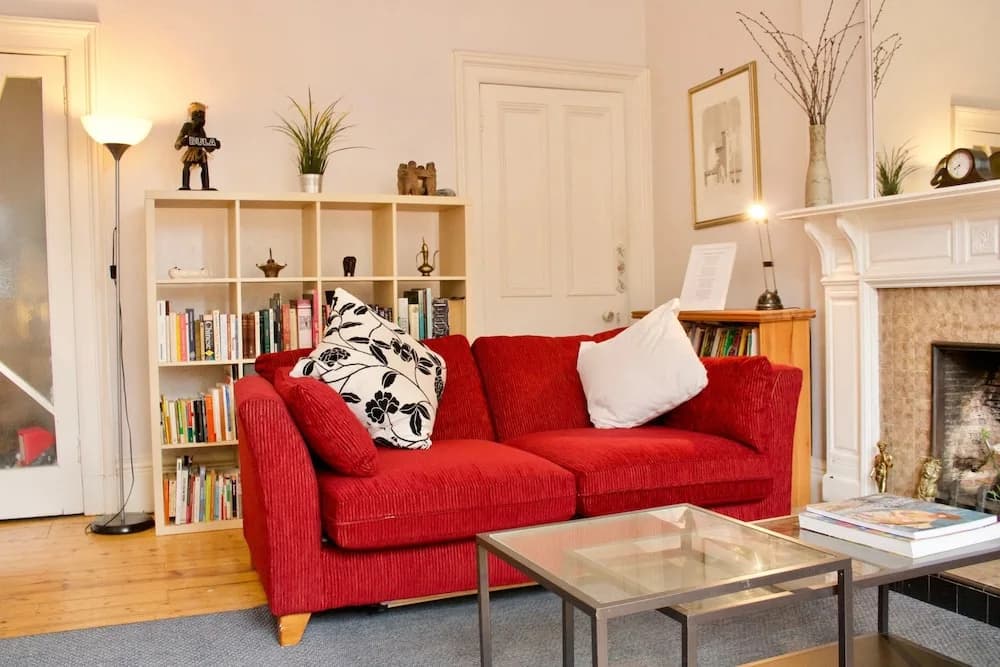 2 Bedroom Flat In Morningside - photo 2