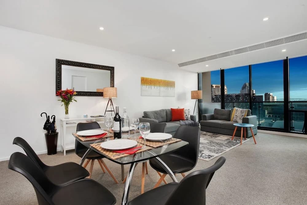 StayCentral on Lonsdale - photo 7