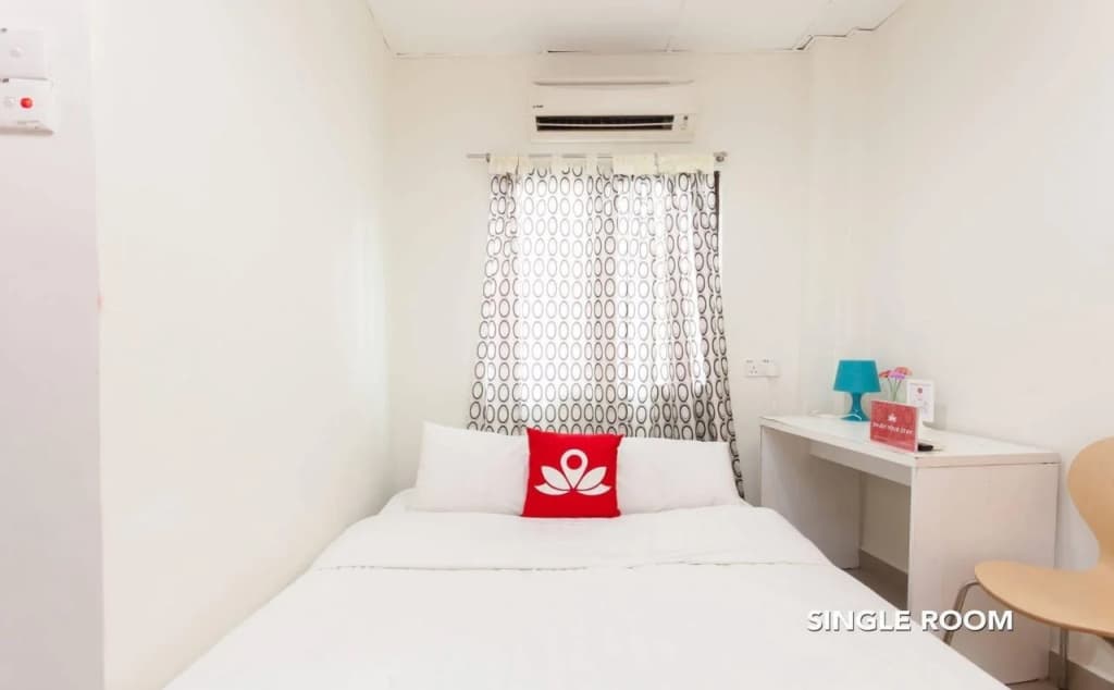 Zero Hour Hotel - photo 11