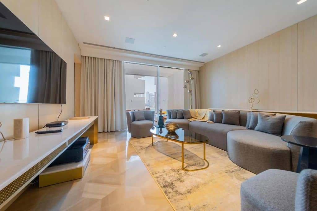 DXB - Five - 40608 - PJ - photo 3