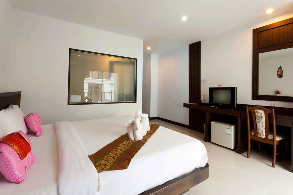 Larn Park Resortel - photo 6