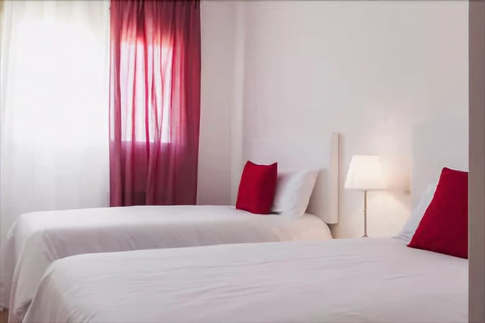 Roomspace Las Tablas Grañón Apartments - photo 4