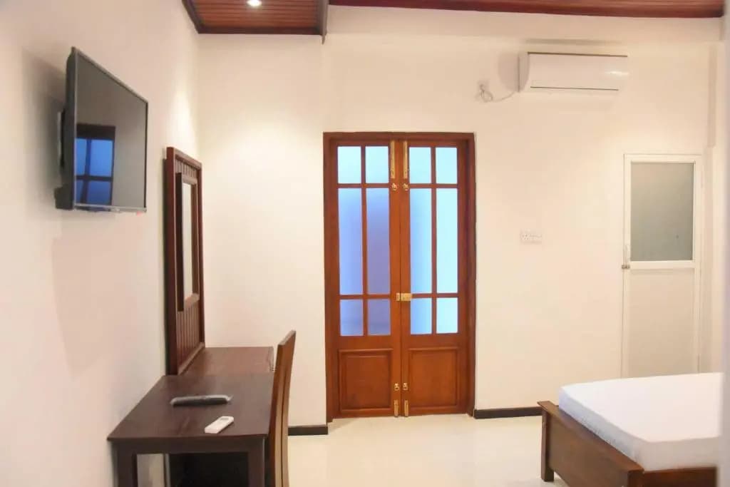 J Guest Colombo - photo 5