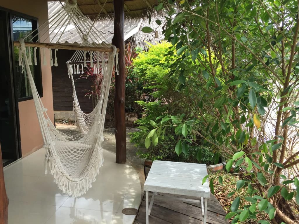 Long Beach Chalet Hotel - photo 20