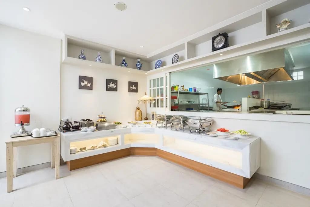 Alron Hotel Kuta Powered by Archipelago - photo 35