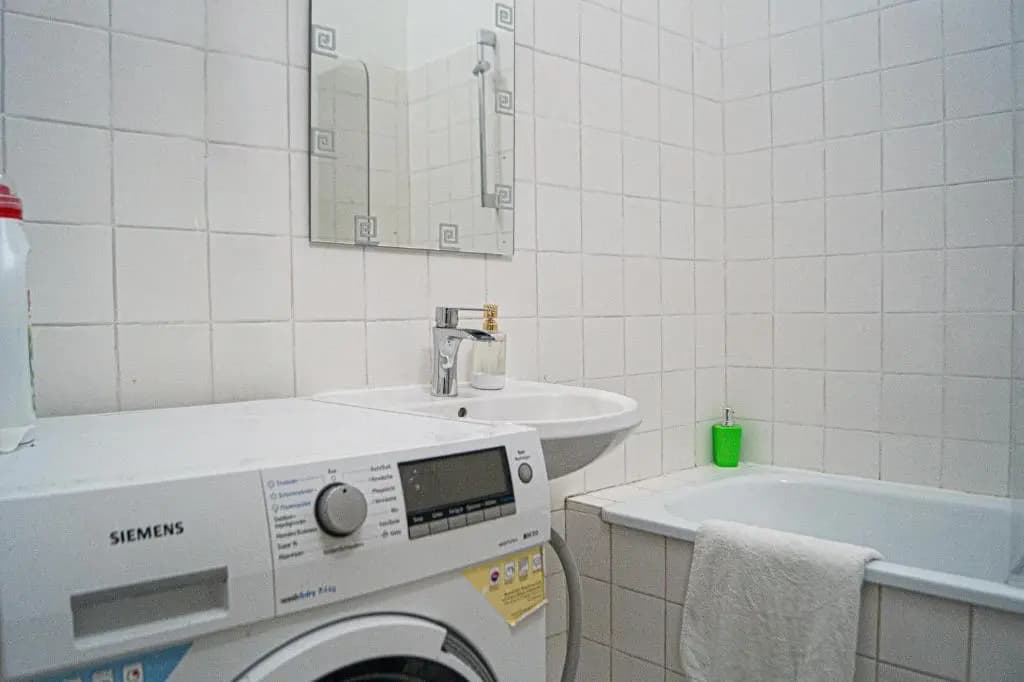 Central 2BR Apt. - Lovely for Long Stays - photo 7