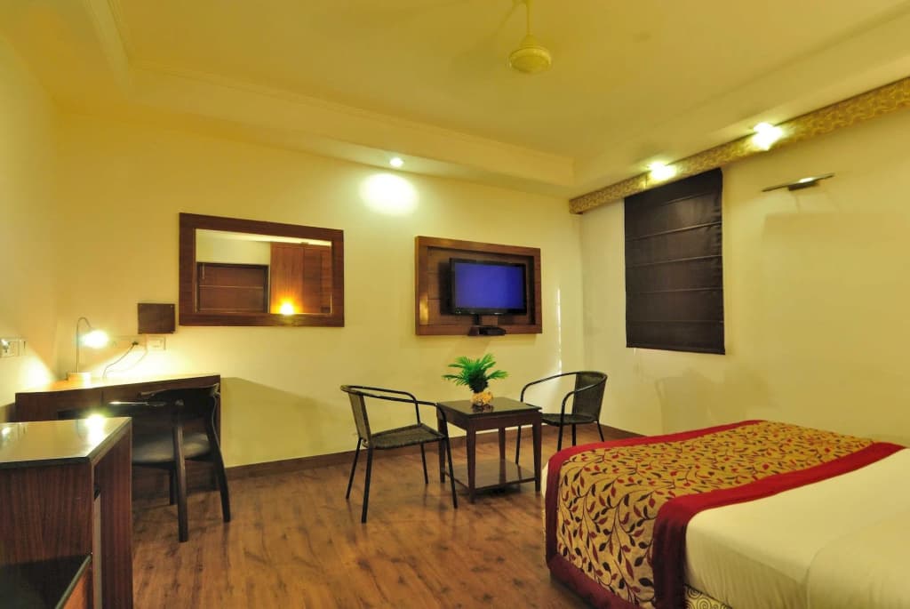 Hotel Krishna Residency at Dwarka - photo 10
