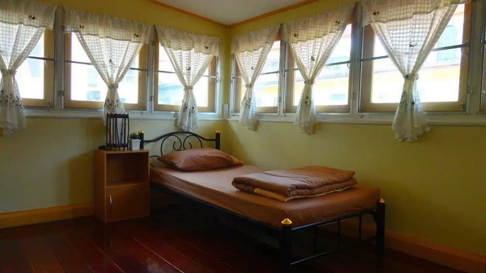 Baan Sathorn Backpacker Hostel - photo 4