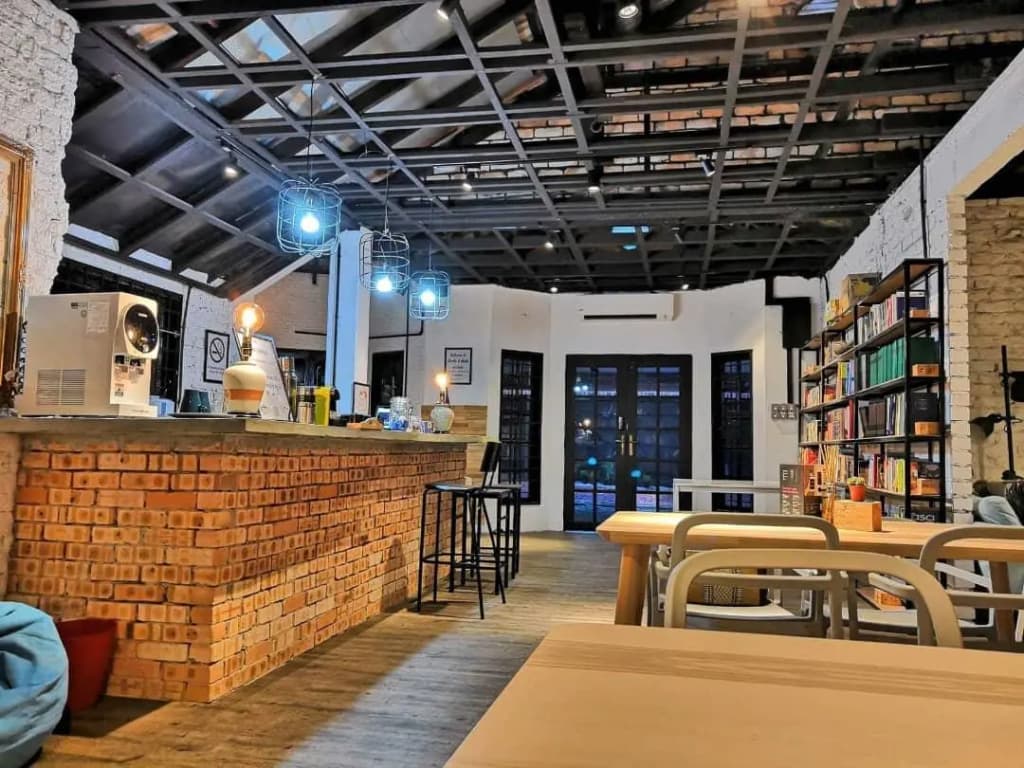 Books & Beds - photo 7