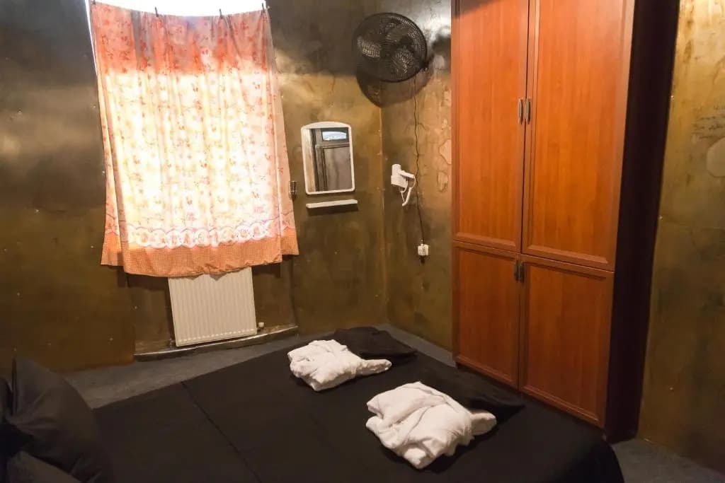 Alcatraz Jail-Hostel - photo 2