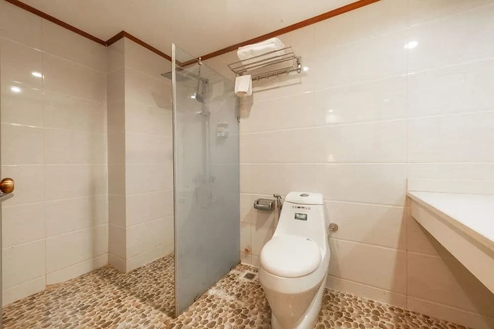Oyo 222 Queen Hotel - photo 8