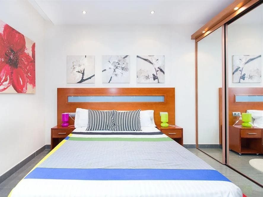 Universitat Suites - photo 26