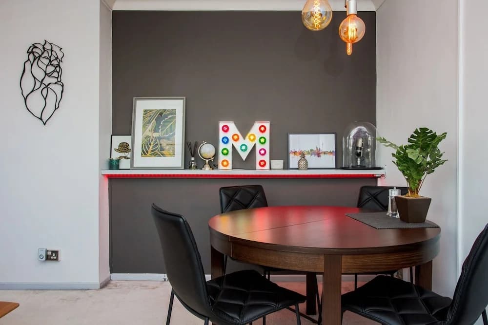Quirky Urban Flat with Impressive Panoramic Views - photo 12