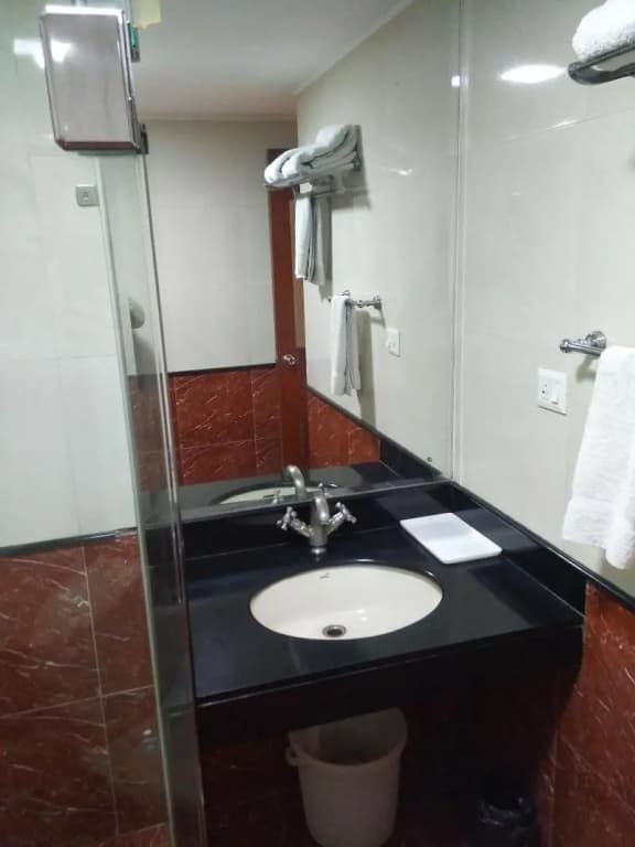 Divine Inn Hotel - photo 10