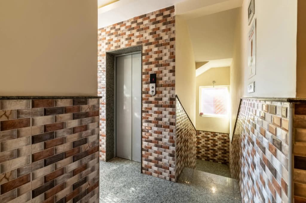 OYO Flagship 76609 Shiv Hotel Sector 33 Begampur - photo 3