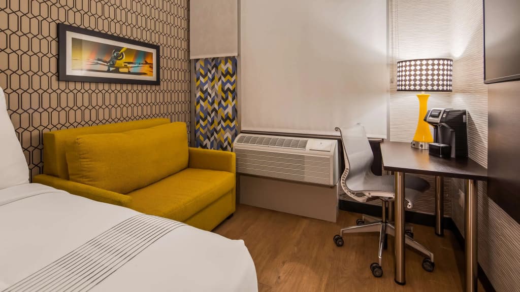 GLō Best Western Brooklyn NYC - photo 6