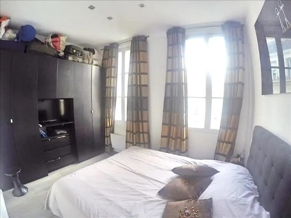 Apartment with 2 Bedrooms in Paris, with Wonderful City View And Wifi - photo 2