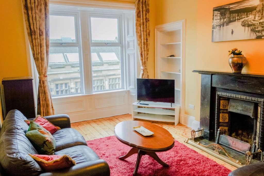 Newly Furnished Flat on Leith Walk, Sleeps 4 - photo 9