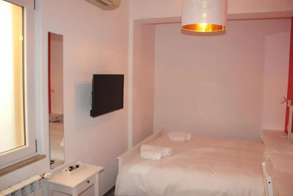 Roman Sunrise Rooms - photo 4