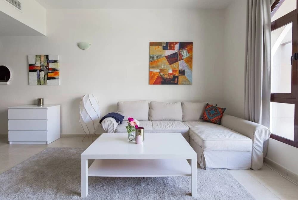 Spacious 1BR in Heart of JVC - photo 2