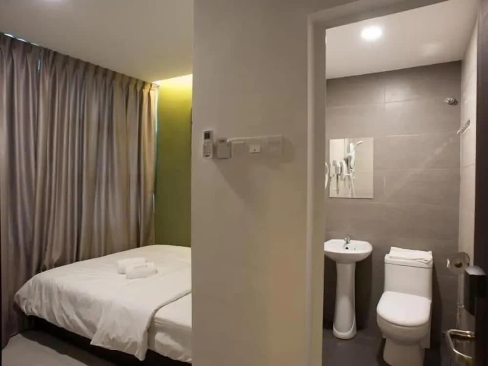 Econtel Queensbay - photo 9