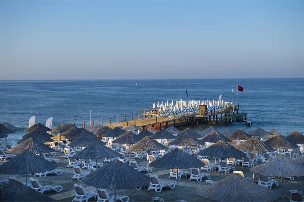 Quattro Beach Spa & Resort Hotel - photo 16