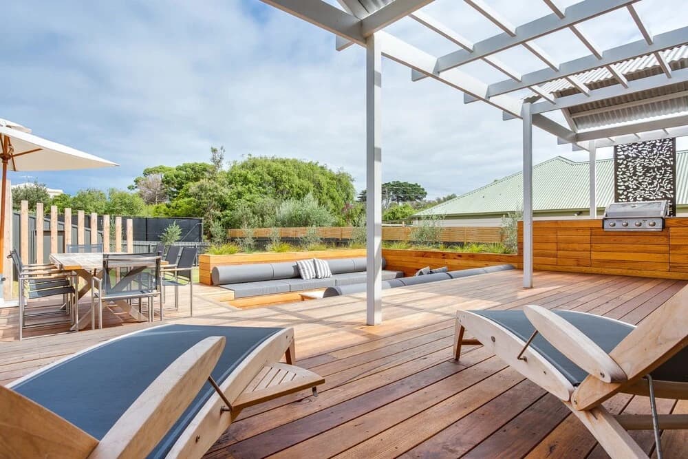 The Deck on Donalda - photo 3