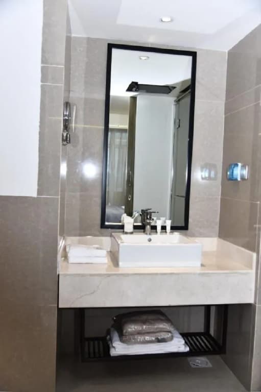 The Airport Hotel - photo 9