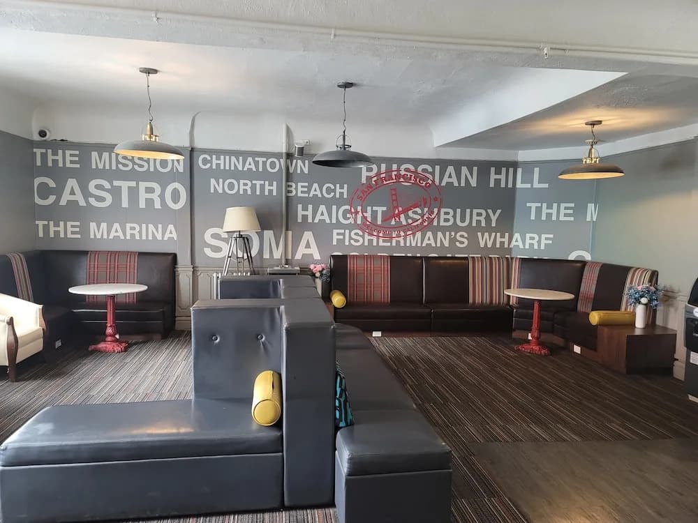 Ansonia Hotel - Hostel - photo 10