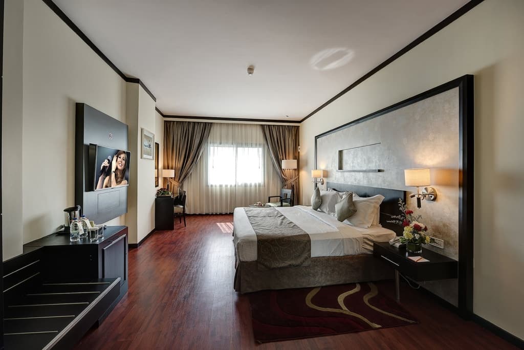 Grandeur Hotel - photo 9