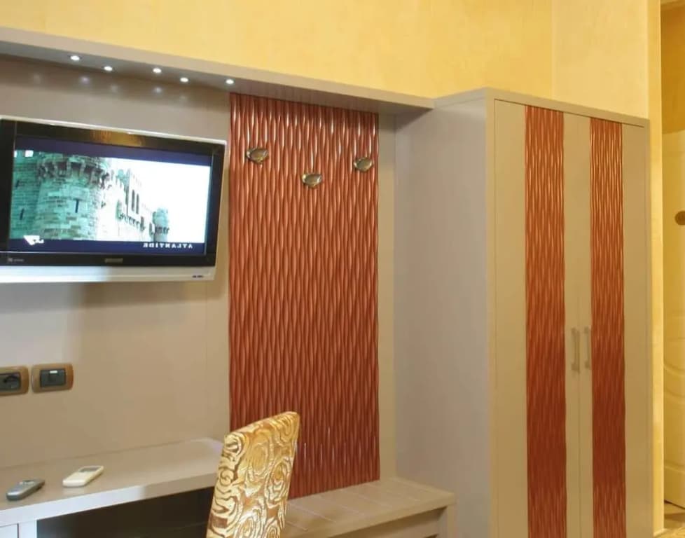 The Five Oscars Inn - photo 12