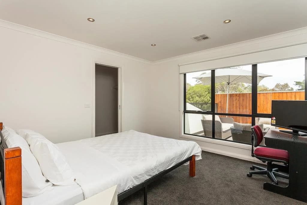 Barefoot Beach Holiday House - photo 6