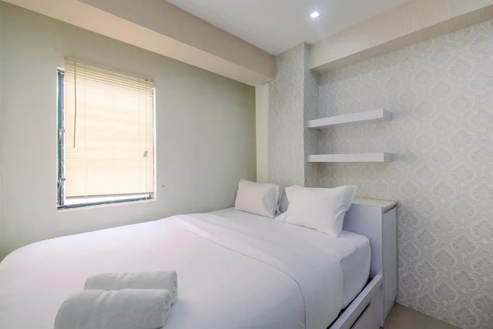 Simple And Cozy Living 2Br At Cibubur Village Apartment - photo 2
