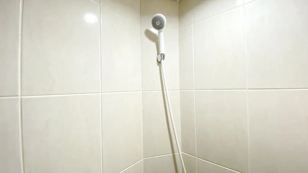 Cozy And Simply Studio Room At Osaka Riverview Pik 2 Apartment - photo 6