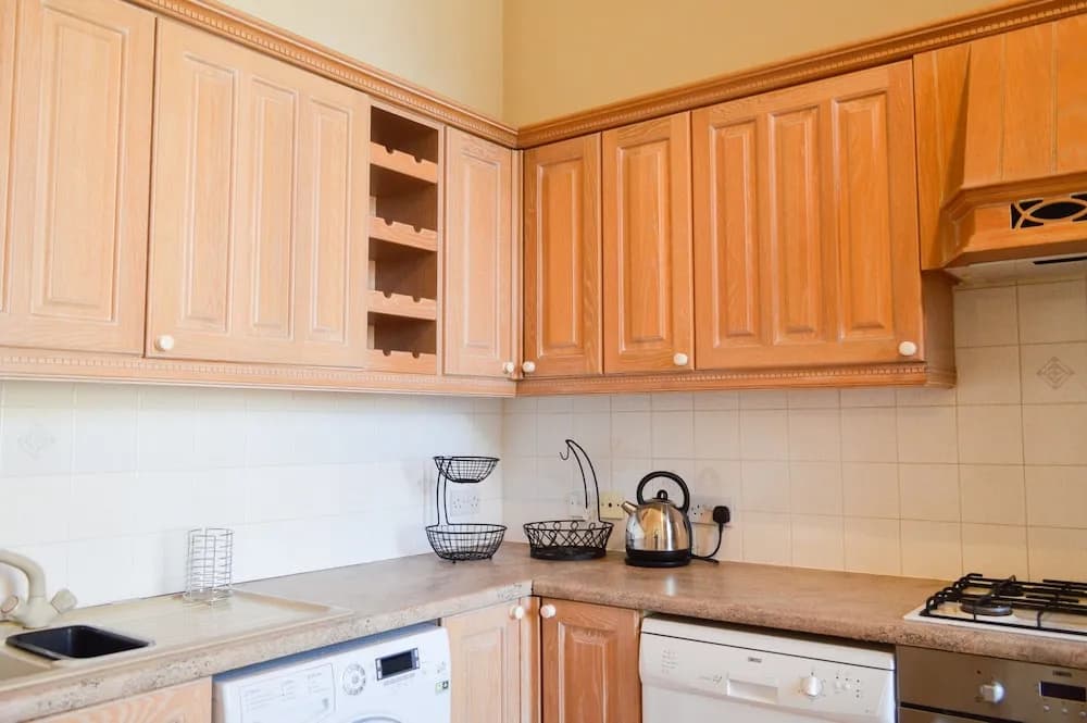 2 Bedroom Flat in Central Edinburgh - photo 11