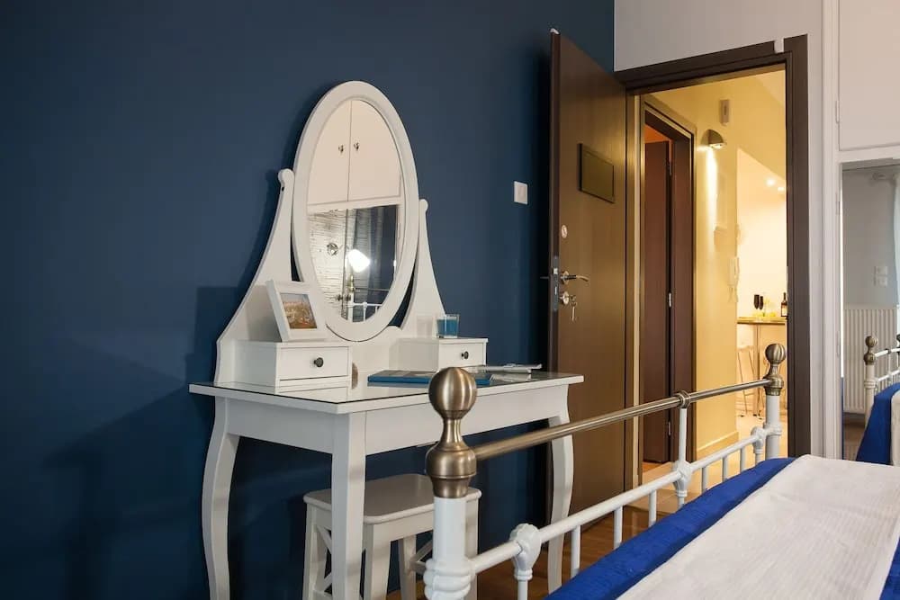 Gold and Blue Luxurious Apartment - photo 5