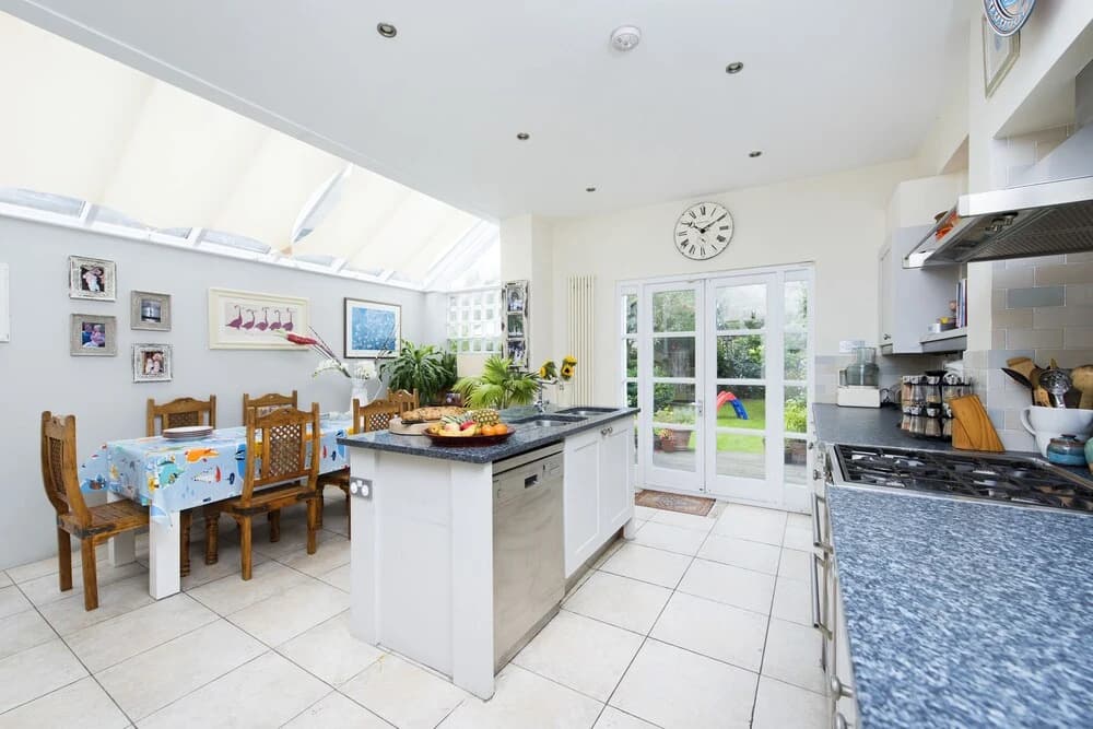 Gorgeous Modern 5BR Family Home - photo 15