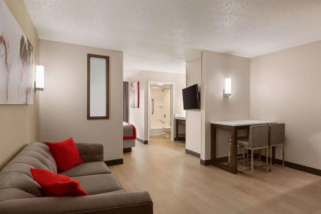 Ramada by Wyndham Suites Orlando Airport - photo 5